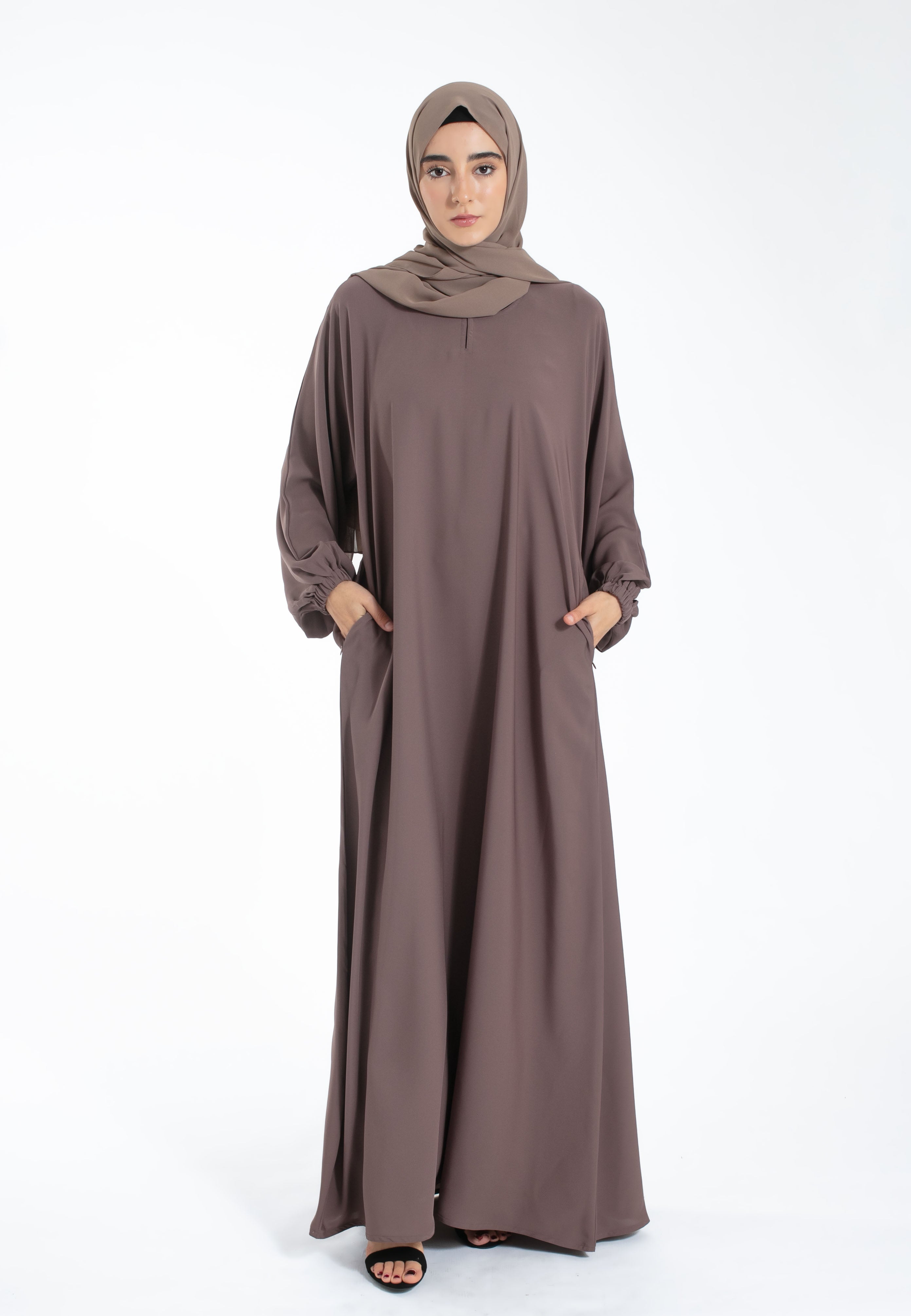Pocket Abaya in Taupe