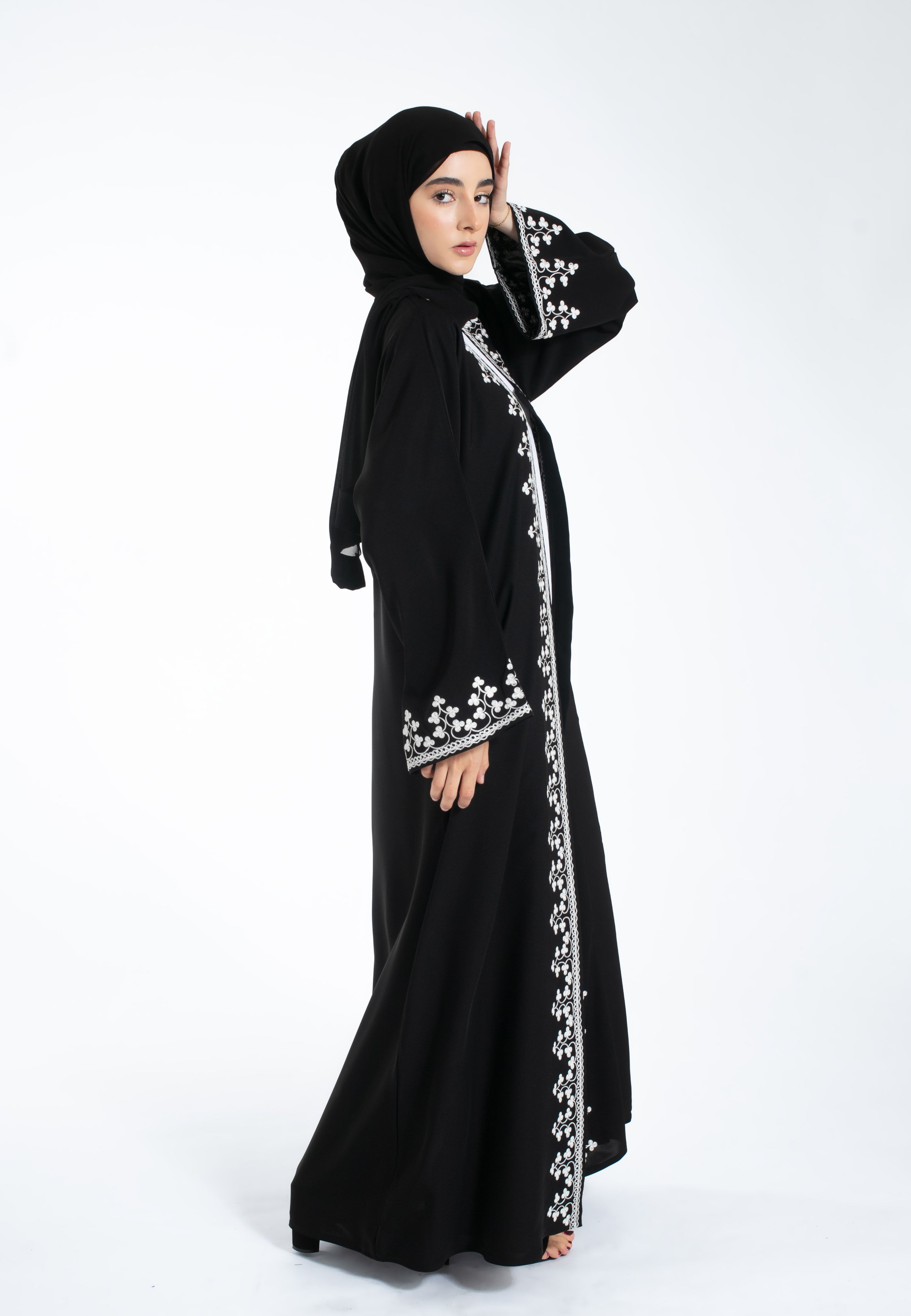 Clover-Embroidered-Open-Abaya