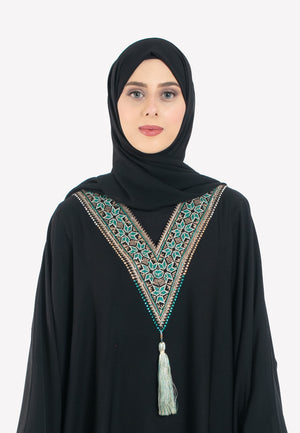 Palestinian Tatreez Batwing Abaya - V Neckline Details