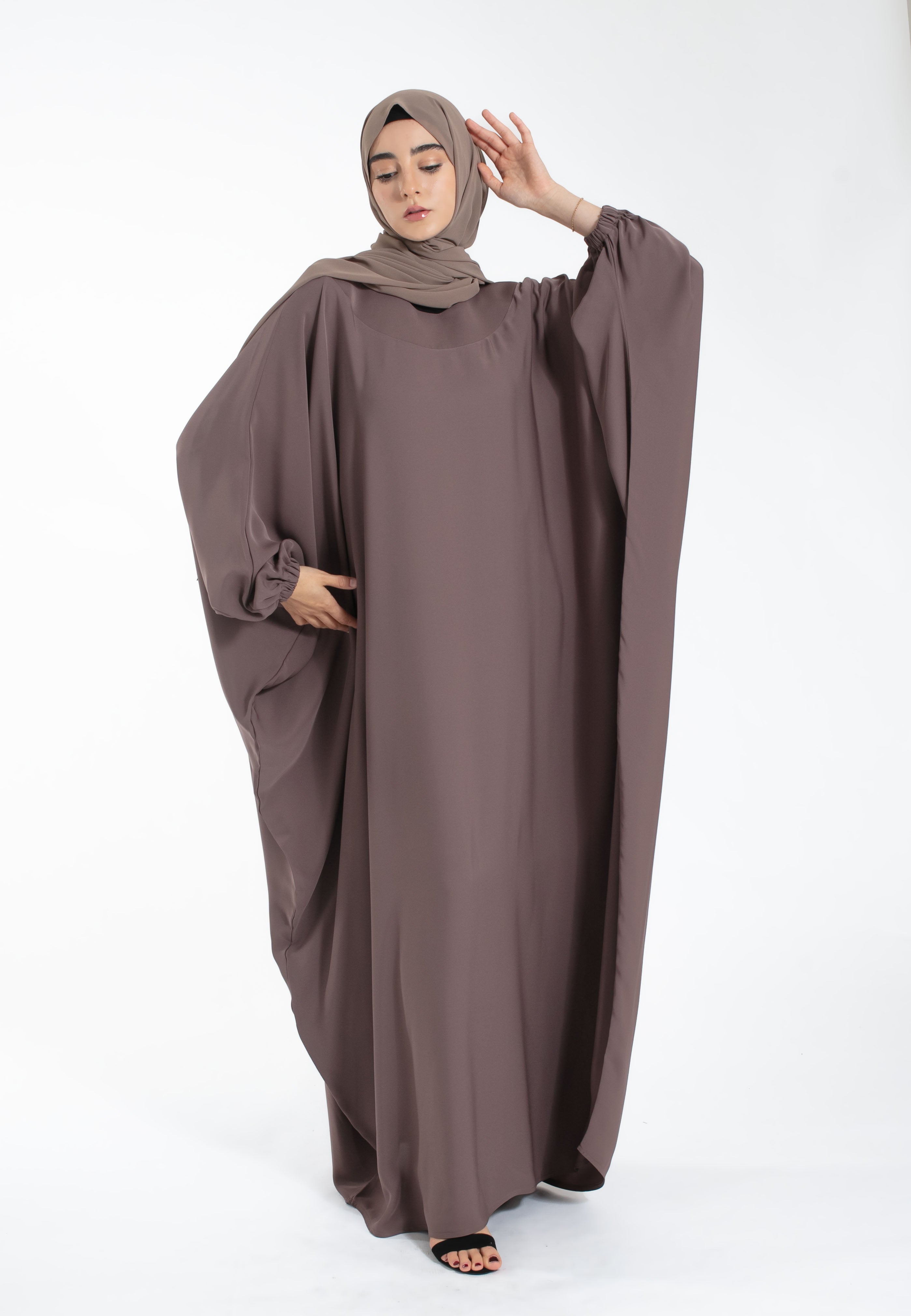 Plain Closed Farasha in Taupe